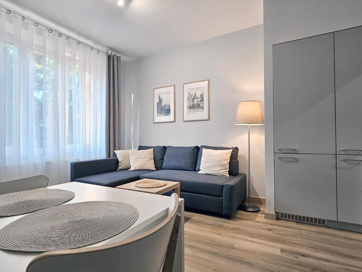 Apartment 1a *