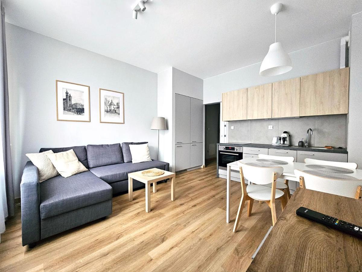 Apartment 1a *