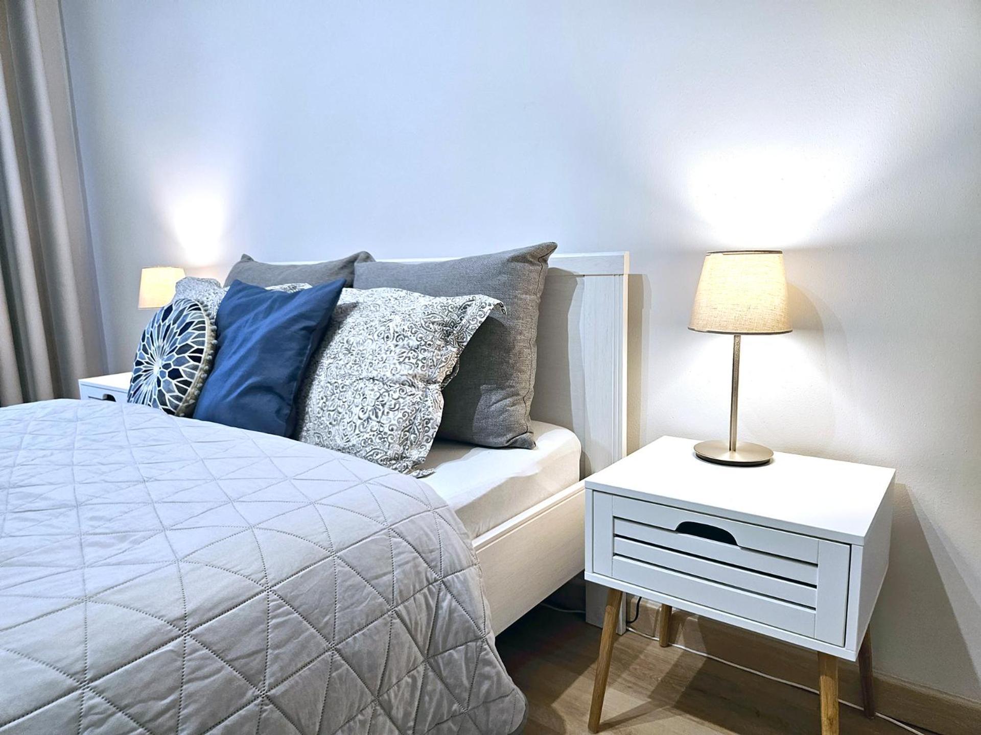 Apartment 1a *